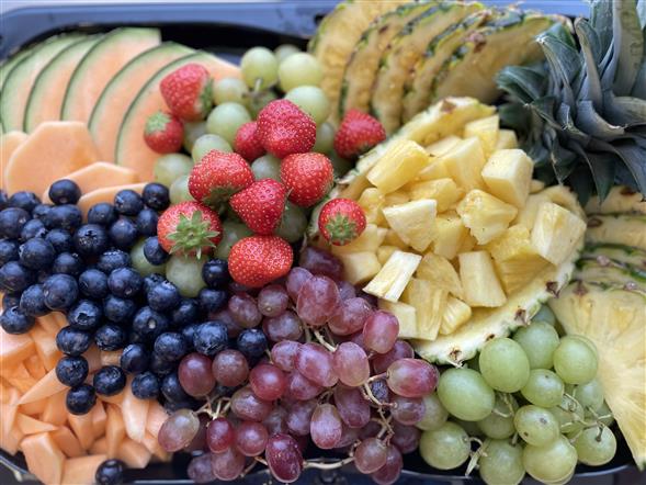 Frugtfad m/druer, ananas og melon